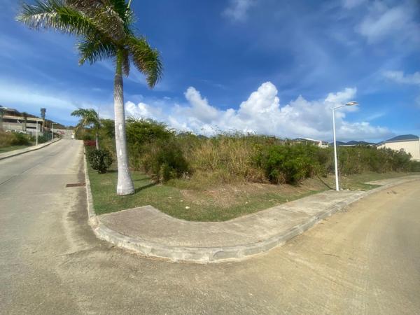 Terrain a vendre de 1641 m2 à la Baie Orientale