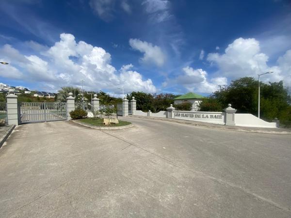 Terrain a vendre de 1641 m2 à la Baie Orientale