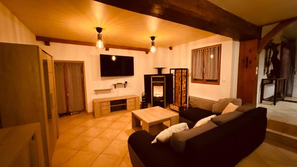 Dompierre-en-Morvan (21390) Maison meublée dans le secteur de LA ROCHE EN BRENIL pour un loyer de 650 €.