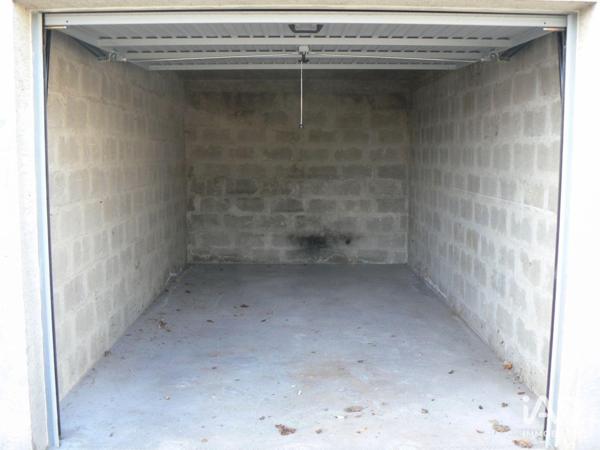 Location parking 14 m² Boran-sur-Oise