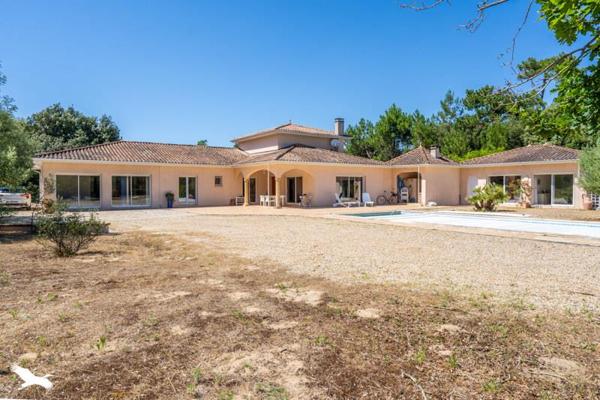 Maison à vendre |  Soulac-sur-Mer |  9 pièces | 332 m²