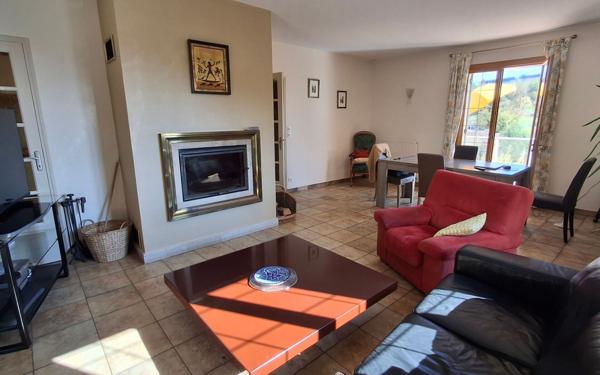 Maison à vendre    6 pièces •  Champcevinel