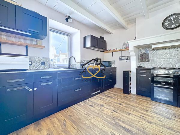 Glaine-Montaigut (63160) MAISON EN PIERRE - 4 CHAMBRES - DÉPENDANCES - GLAINE MONTAIGUT - 63160