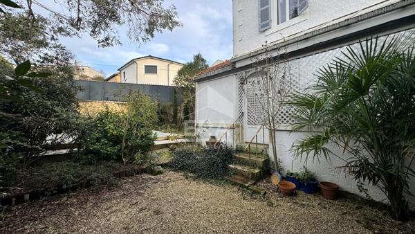 A vendre quartier clos Chassaing à Périgueux (24000), jolie maison de ville type 6 avec piscine et jardin