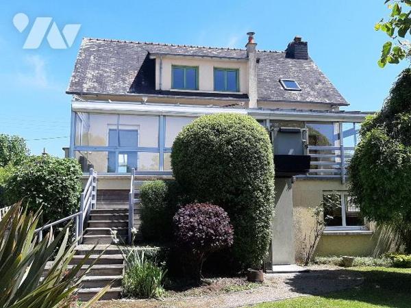 A vendre, Montfort sur meu, maison type 7, prox collège-gare, 193 m² habitables, année 60, comp...