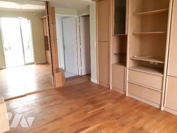 A vendre, Montfort sur meu, maison type 7, prox collège-gare, 193 m² habitables, année 60, comp...