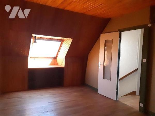 A vendre, Montfort sur meu, maison type 7, prox collège-gare, 193 m² habitables, année 60, comp...