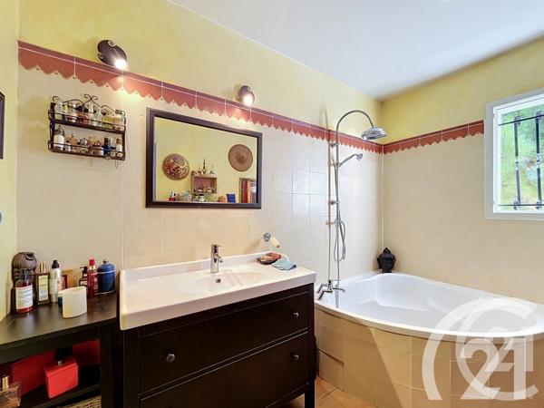 Maison à vendre  5 pièces - 131 m 2   ROBION  - 84