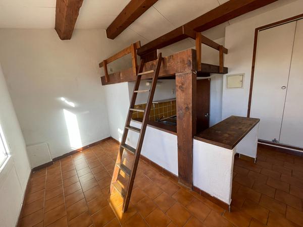 A LOUER -   AIX EN PROVENCE - STUDIO LUMINEUX AVEC MEZZANINE - QUARTIER MAIRIE