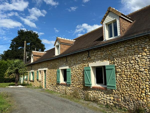 Charmante longère rénovée, située au BAILLEUL entre La Flèche et Sablé-sur-Sarthe .