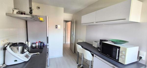 Charmant duplex situé dans le pentagone avec 2 chambres, mezzanine et garage sécirisé