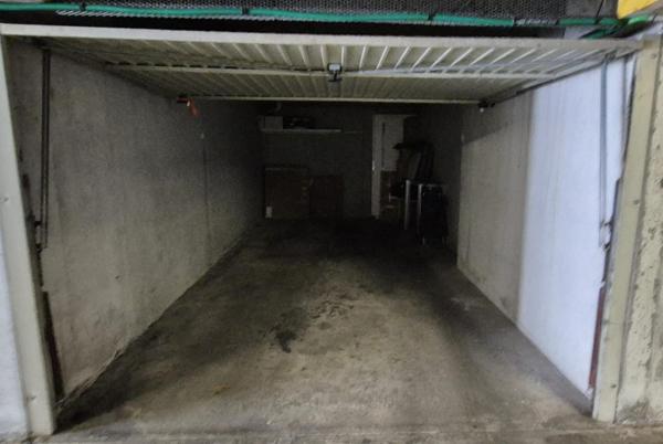 Charmant duplex situé dans le pentagone avec 2 chambres, mezzanine et garage sécirisé