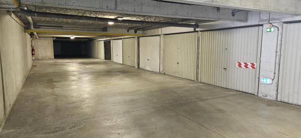 Charmant duplex situé dans le pentagone avec 2 chambres, mezzanine et garage sécirisé