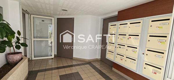 Charmant duplex situé dans le pentagone avec 2 chambres, mezzanine et garage sécirisé