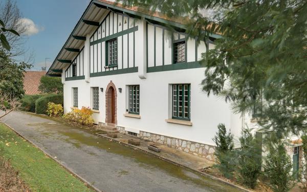 Maison à vendre    7 pièces • 211 m2 Hasparren