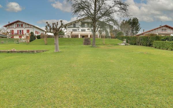 Maison à vendre    7 pièces • 211 m2 Hasparren