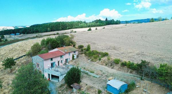 Corps de ferme rénové de 183 m² et grand terrain de 5 631 m² ? Proche Lyon