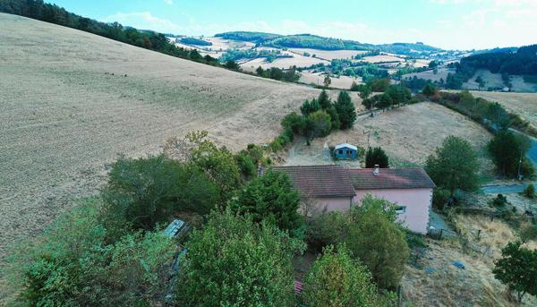 Corps de ferme rénové de 183 m² et grand terrain de 5 631 m² ? Proche Lyon