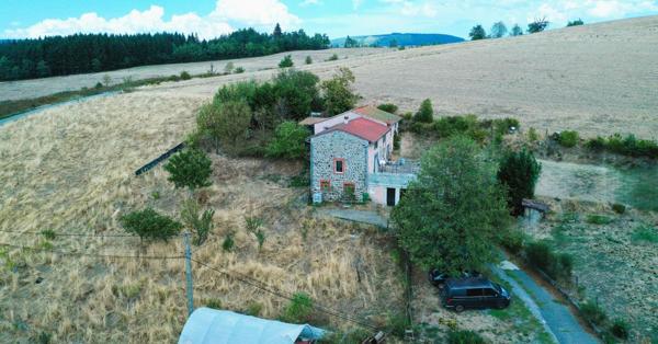 Corps de ferme rénové de 183 m² et grand terrain de 5 631 m² ? Proche Lyon