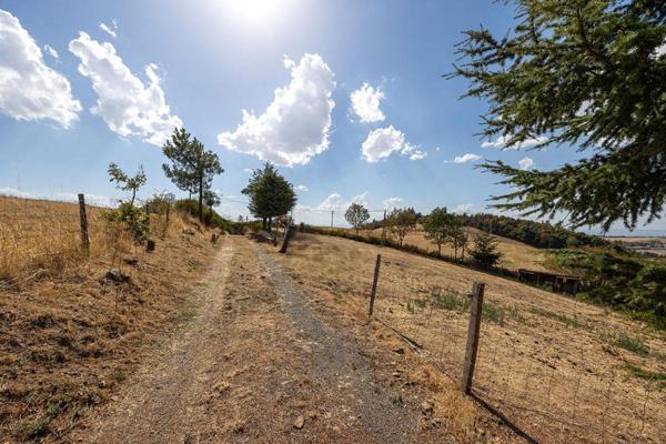 Corps de ferme rénové de 183 m² et grand terrain de 5 631 m² ? Proche Lyon