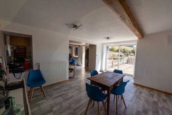 Corps de ferme rénové de 183 m² et grand terrain de 5 631 m² ? Proche Lyon
