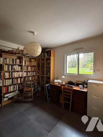 Exclusivement à l'Etude, Proche des commodités, Spacieuse maison contemporaine de 2012 offrant ...