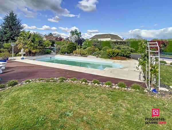 Secteur Mamers, villa contemporaine de 230 m2 avec piscine