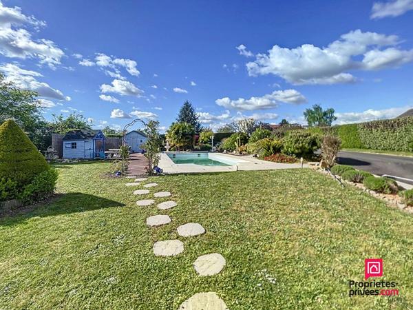 Secteur Mamers, villa contemporaine de 230 m2 avec piscine