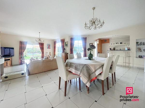 Secteur Mamers, villa contemporaine de 230 m2 avec piscine
