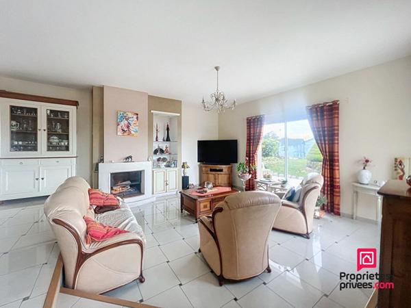 Secteur Mamers, villa contemporaine de 230 m2 avec piscine
