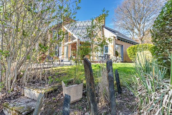 Maison d'architecte proche Centre-ville et Bois de Verrières.