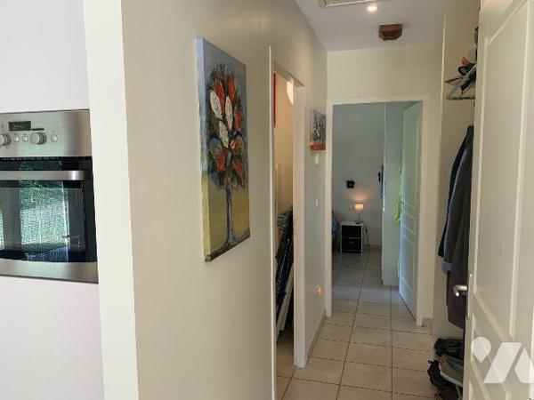 A VENDRE : Dans village de vacances proche GOURDON (Lot - 46), maison de plain-pied en très bon...