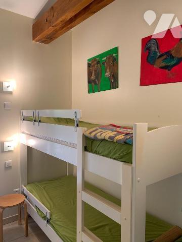 A VENDRE : Dans village de vacances proche GOURDON (Lot - 46), maison de plain-pied en très bon...