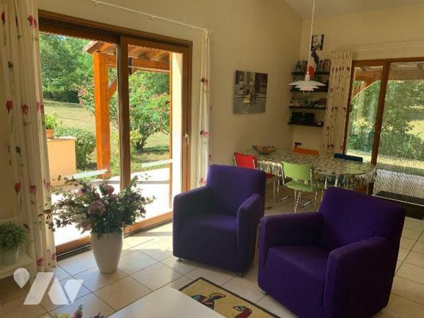 A VENDRE : Dans village de vacances proche GOURDON (Lot - 46), maison de plain-pied en très bon...