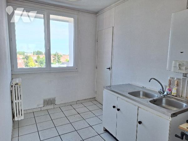 Appartement T3, cave, parking, limite LILLE