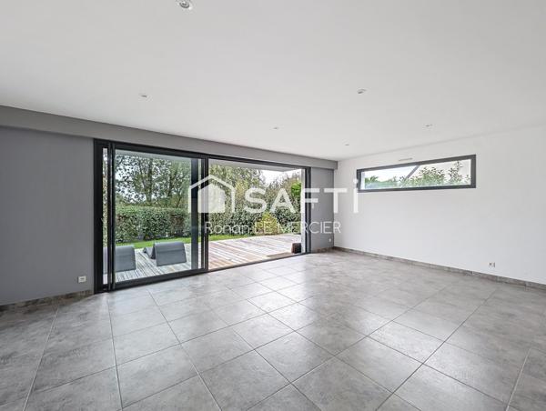 Maison d’architecte avec beaux volumes proche bourg