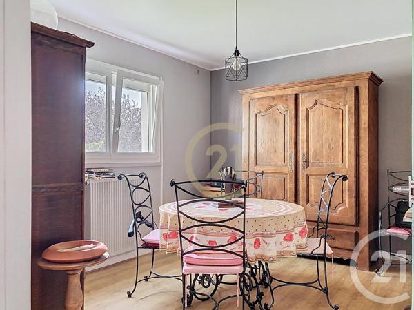 Appartement F4 à vendre  5 pièces - 90 m 2   ROCHEFORT  - 17