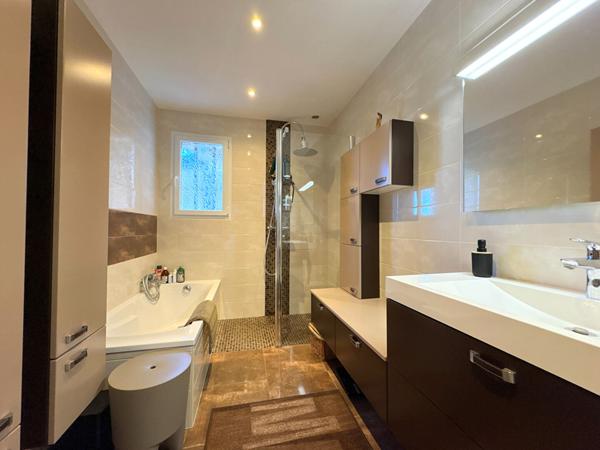 A VENDRE EXCLUSIVITE 84120 PERTUIS MAISON PLAIN PIED TYPE 3 PIECES D'ENVIRON 81M² AVEC GARAGE, PISCINE, SPA CANADIEN ET JARDIN