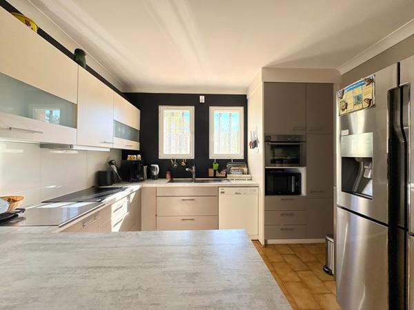 A VENDRE EXCLUSIVITE 84120 PERTUIS MAISON PLAIN PIED TYPE 3 PIECES D'ENVIRON 81M² AVEC GARAGE, PISCINE, SPA CANADIEN ET JARDIN