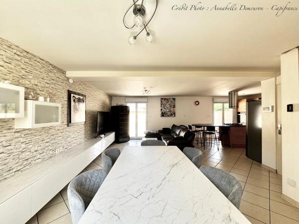 EXCLUSIVITÉ – Maison 5 pièces rénovée avec 4 chambres, terrasse en travertin, double garage et nombreux stationnements à Gerzat