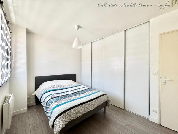 EXCLUSIVITÉ – Maison 5 pièces rénovée avec 4 chambres, terrasse en travertin, double garage et nombreux stationnements à Gerzat