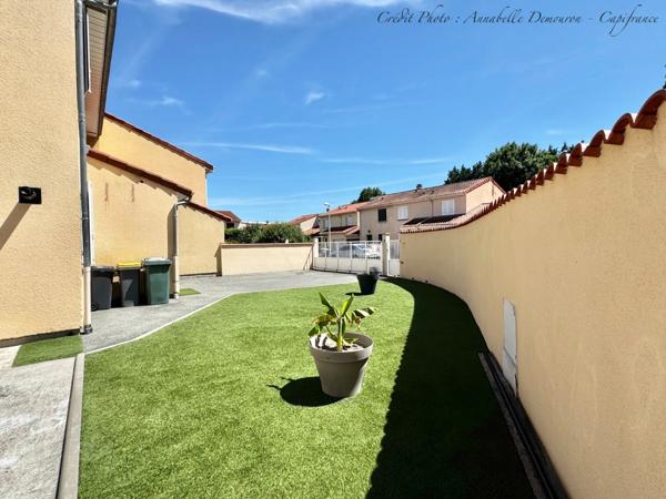 EXCLUSIVITÉ – Maison 5 pièces rénovée avec 4 chambres, terrasse en travertin, double garage et nombreux stationnements à Gerzat