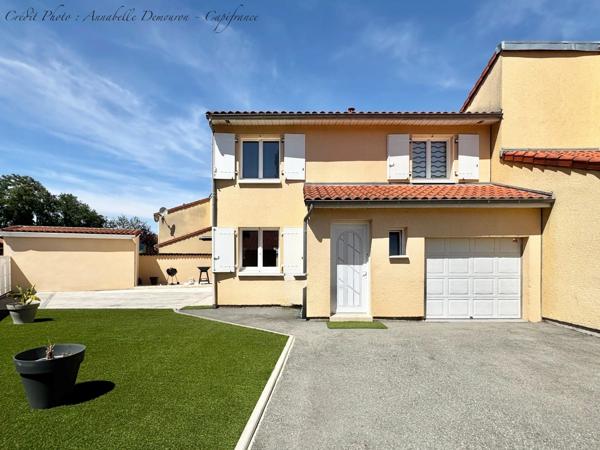 EXCLUSIVITÉ – Maison 5 pièces rénovée avec 4 chambres, terrasse en travertin, double garage et nombreux stationnements à Gerzat