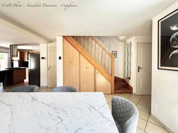 EXCLUSIVITÉ – Maison 5 pièces rénovée avec 4 chambres, terrasse en travertin, double garage et nombreux stationnements à Gerzat