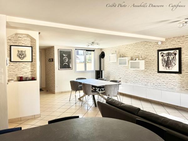 EXCLUSIVITÉ – Maison 5 pièces rénovée avec 4 chambres, terrasse en travertin, double garage et nombreux stationnements à Gerzat
