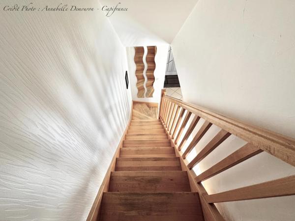 EXCLUSIVITÉ – Maison 5 pièces rénovée avec 4 chambres, terrasse en travertin, double garage et nombreux stationnements à Gerzat