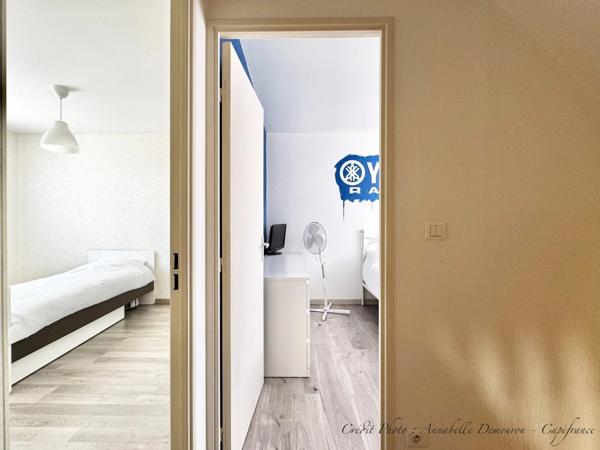 EXCLUSIVITÉ – Maison 5 pièces rénovée avec 4 chambres, terrasse en travertin, double garage et nombreux stationnements à Gerzat
