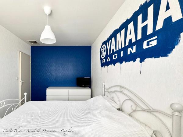 EXCLUSIVITÉ – Maison 5 pièces rénovée avec 4 chambres, terrasse en travertin, double garage et nombreux stationnements à Gerzat
