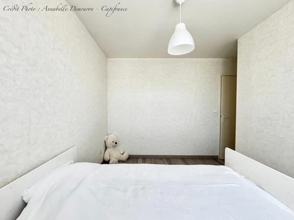 EXCLUSIVITÉ – Maison 5 pièces rénovée avec 4 chambres, terrasse en travertin, double garage et nombreux stationnements à Gerzat