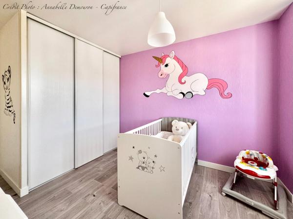 EXCLUSIVITÉ – Maison 5 pièces rénovée avec 4 chambres, terrasse en travertin, double garage et nombreux stationnements à Gerzat